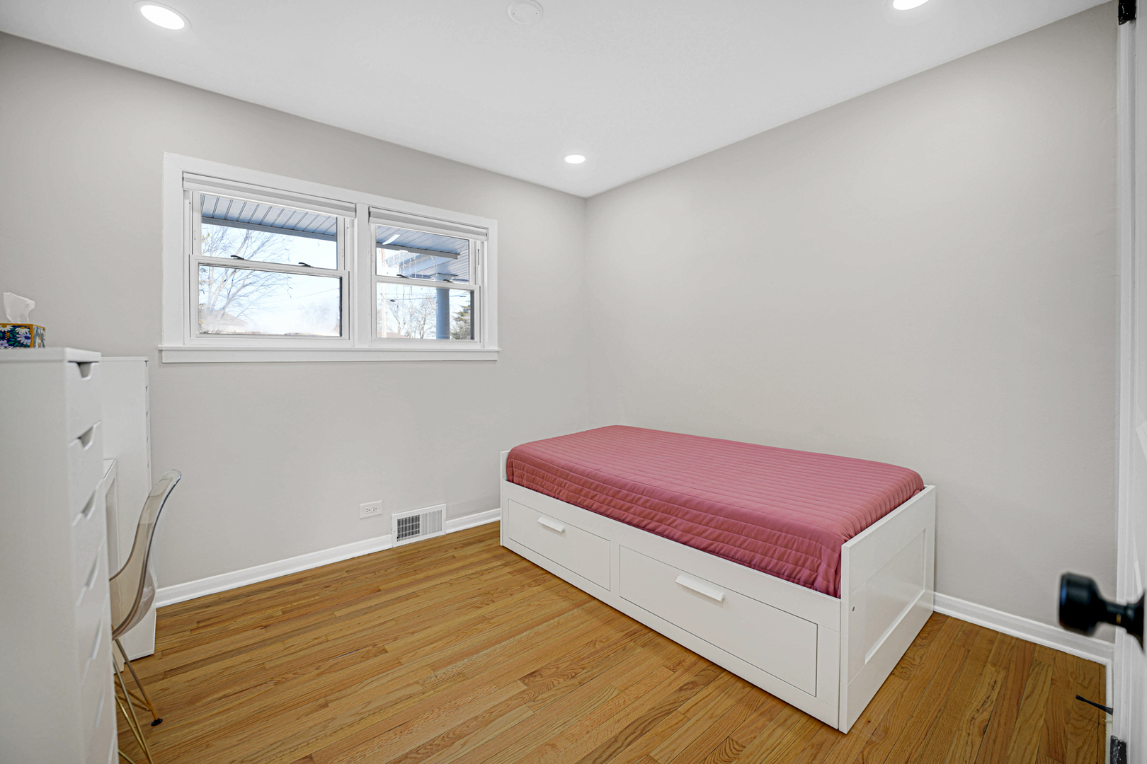 7313 Lyons Street Morton Grove, IL 60053 - Photo 8 of 14