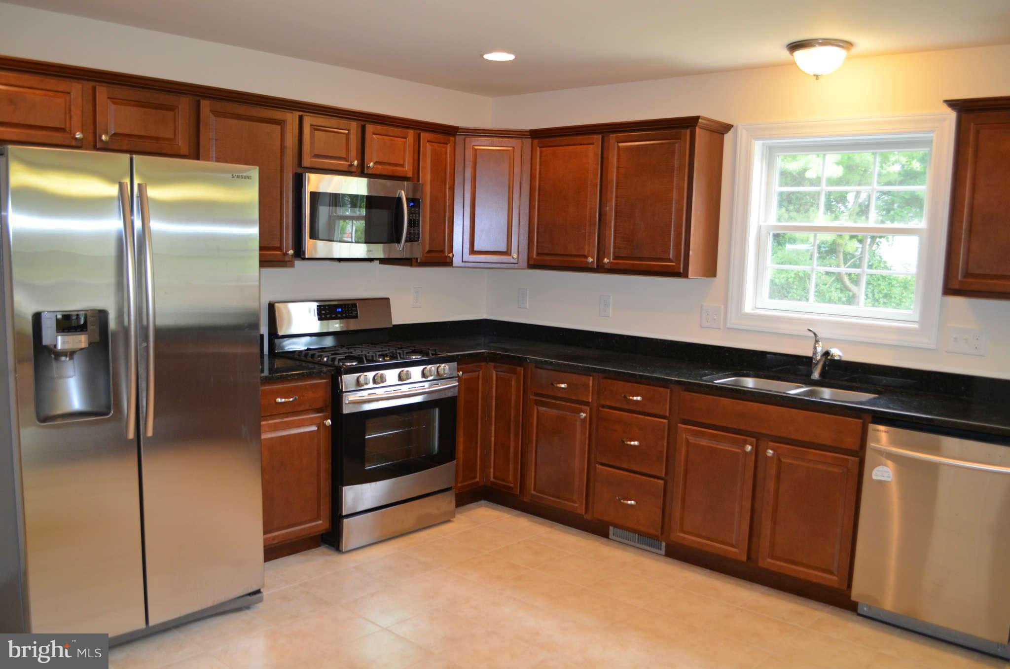 91 Hillside Road Baltimore, MD 21228 - Photo 16 of 30 Kitchen