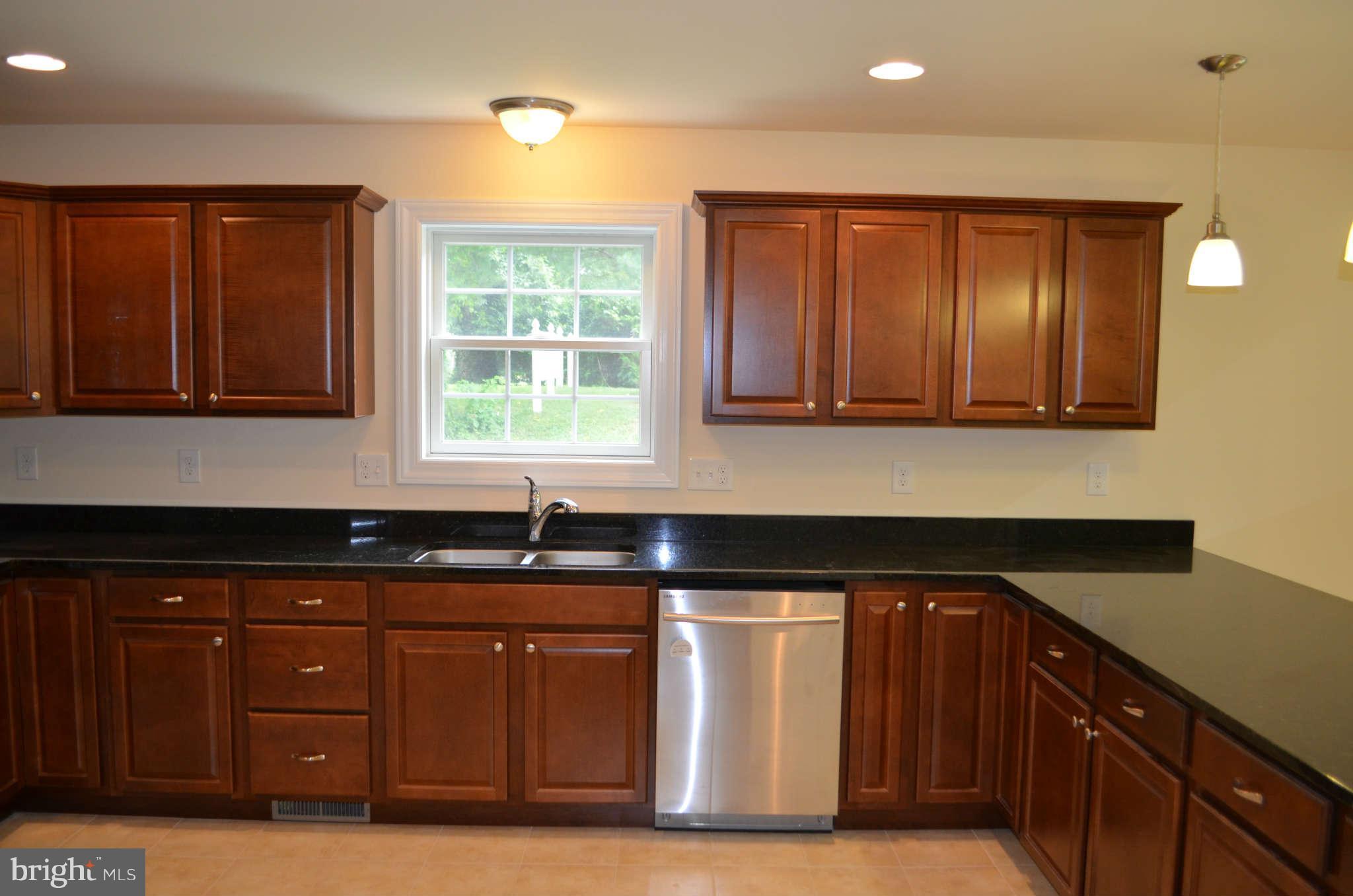 91 Hillside Road Baltimore, MD 21228 - Photo 17 of 30 Kitchen