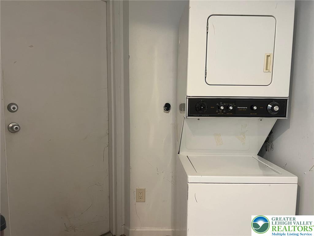 934 Bank Street Emmaus, PA 18049 - Photo 4 of 17 a utility room with dryer and washer