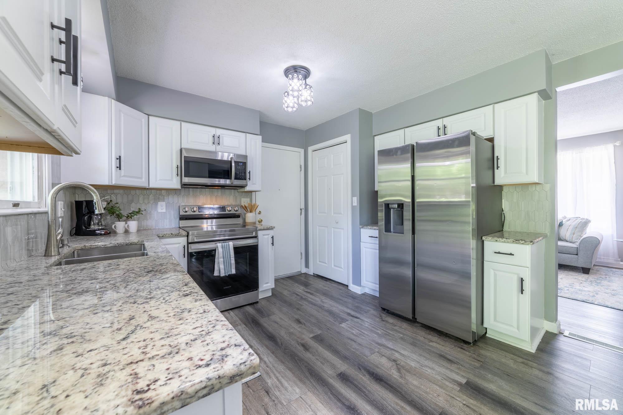 2707 Ken Ray Drive Quincy, IL 62301 - Photo 5 of 24