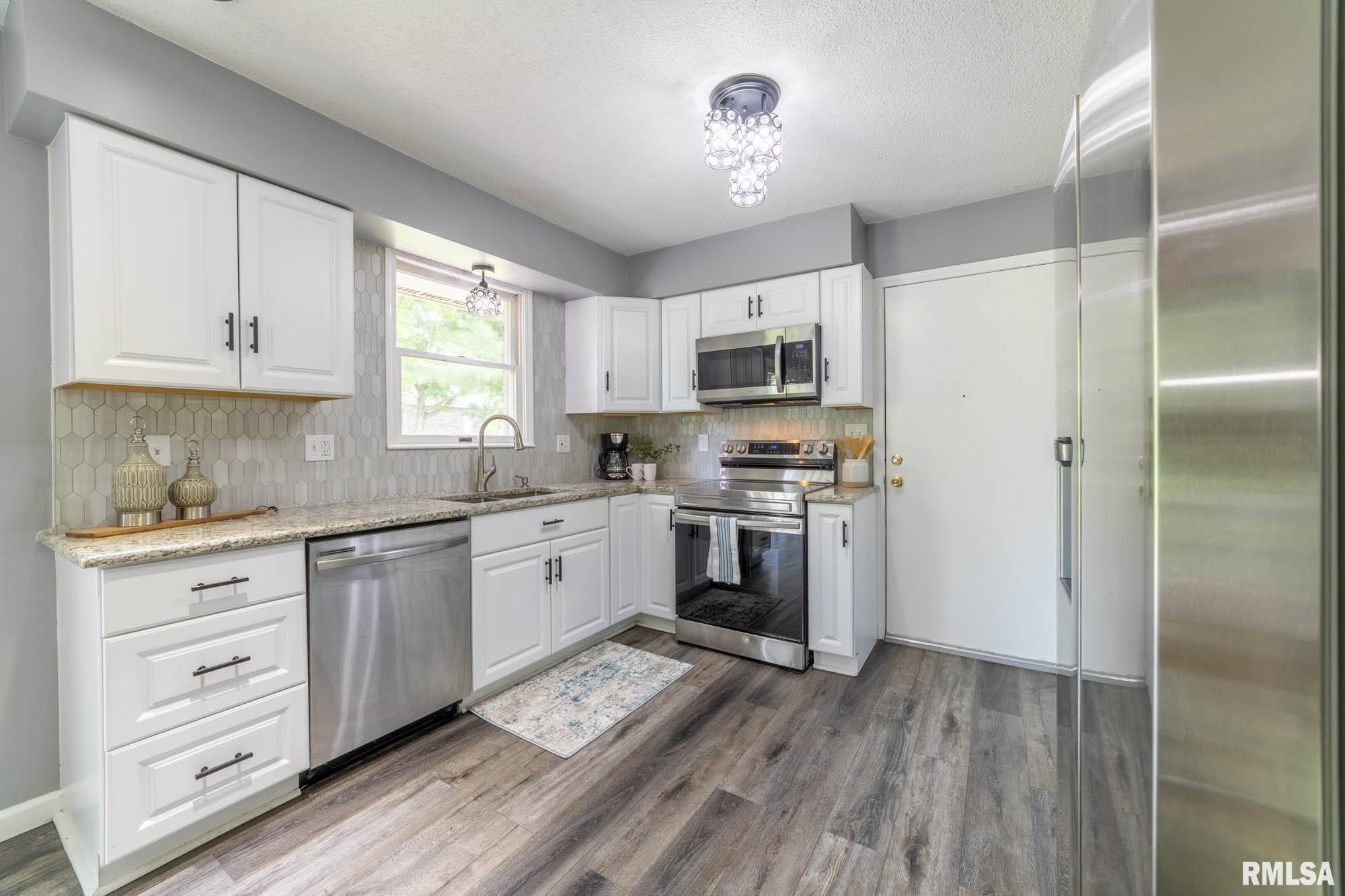 2707 Ken Ray Drive Quincy, IL 62301 - Photo 6 of 24