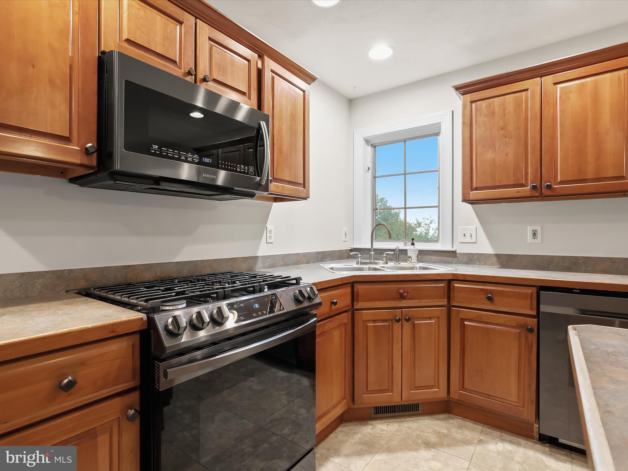 1020 Woodridge Road Red Lion, PA 17356 - Photo 15 of 43 Eat-in Kitchen