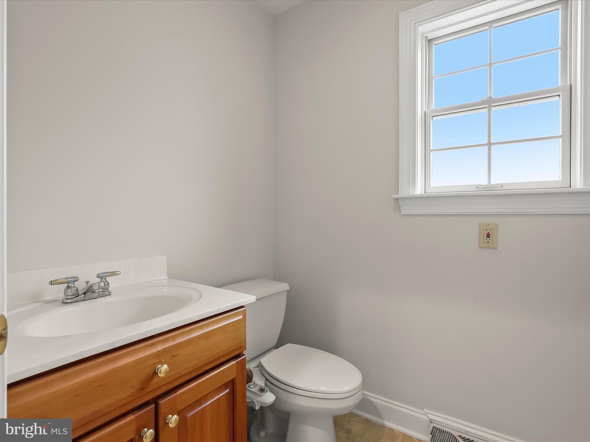 1020 Woodridge Road Red Lion, PA 17356 - Photo 18 of 43 Powder Room