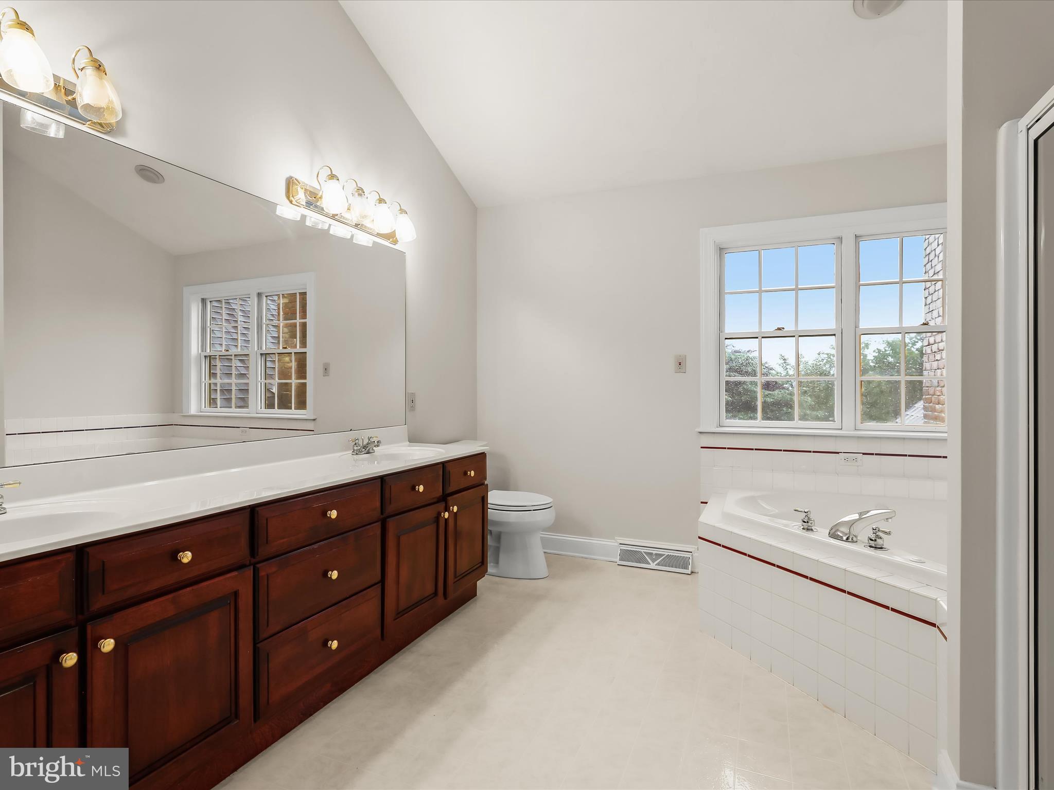 1020 Woodridge Road Red Lion, PA 17356 - Photo 22 of 43 Primary Bath