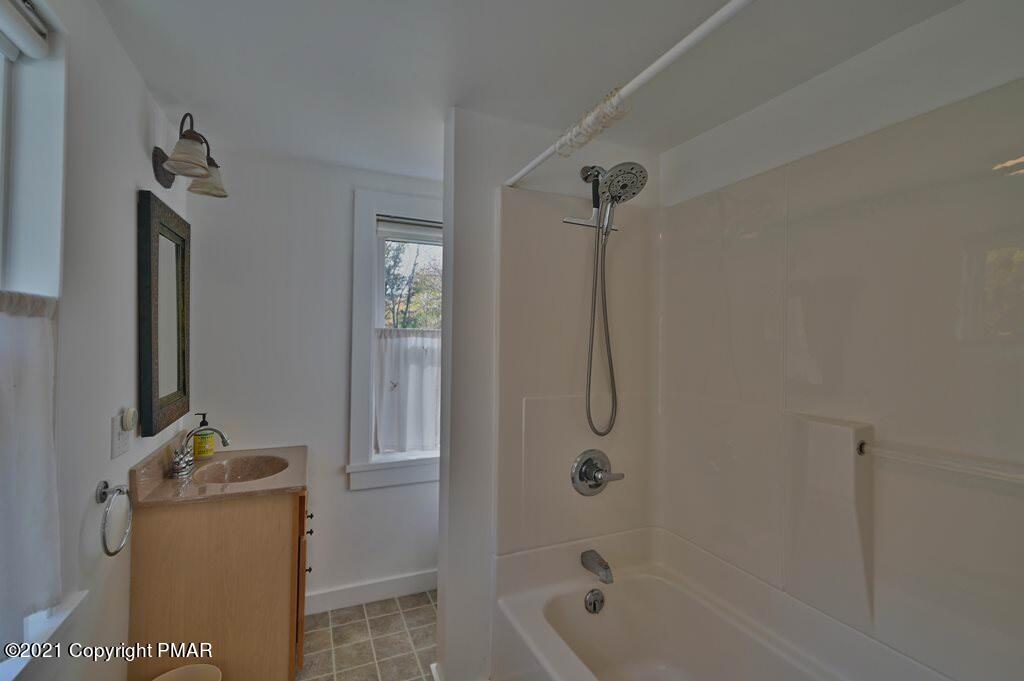 210 McKay Road Henryville, PA 18332 - Photo 46 of 81 Main Bath
