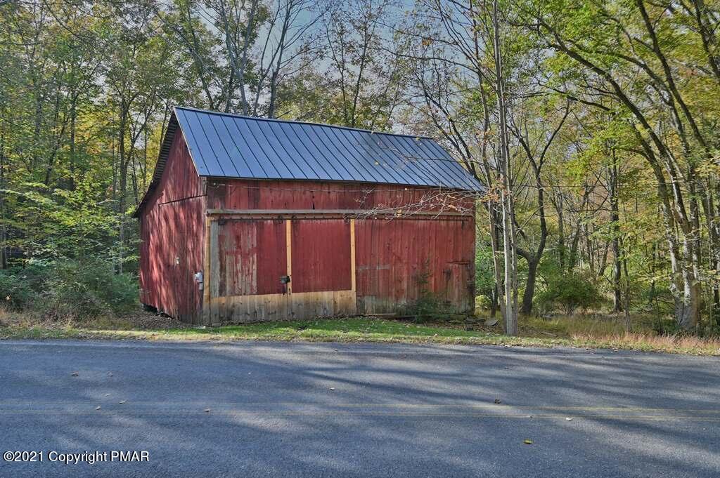 210 McKay Road Henryville, PA 18332 - Photo 6 of 81 Barn
