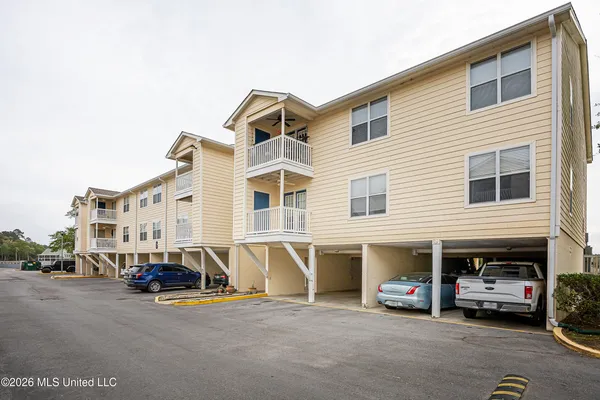 $1,750 | 2421 Beachview Drive, Unit G13, Ocean Springs, MS 39564