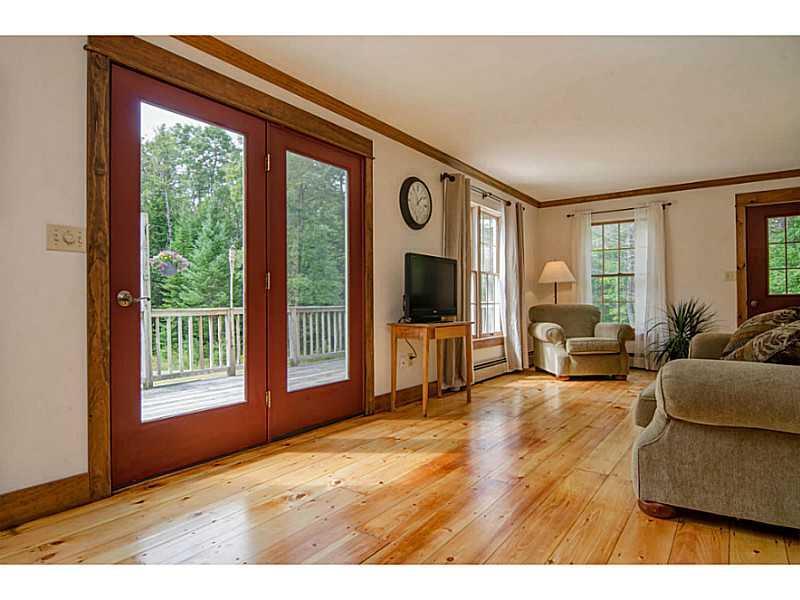 61 Glenview Road Freeport, ME 04032 - Photo 8 of 35 Living Room.