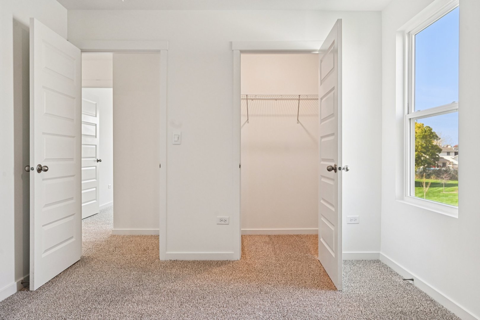 3006 Old Castle Road Joliet, IL 60431 - Photo 35 of 37 an empty room with windows