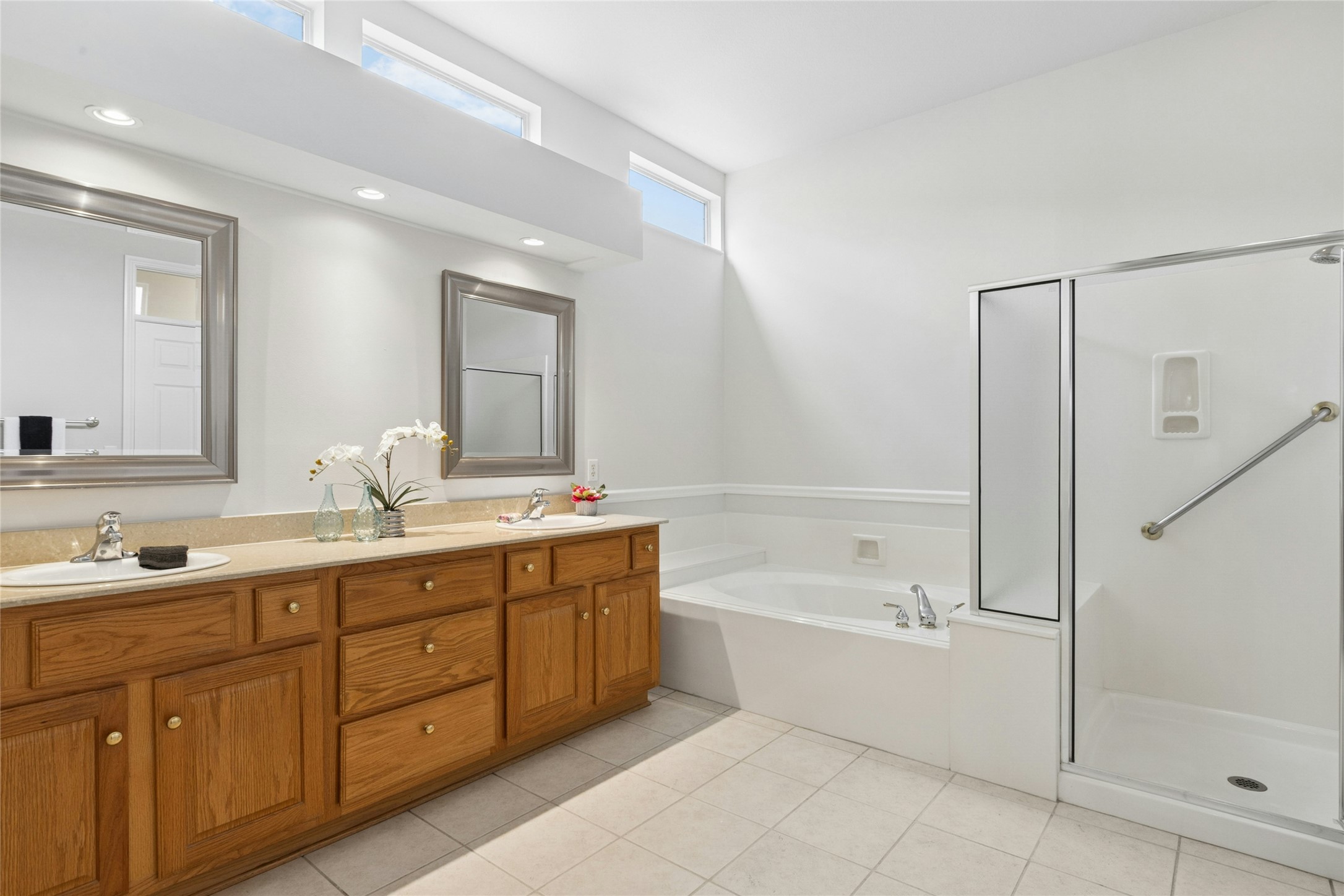 138 Running Water Street Georgetown, TX 78633 - Photo 19 of 36 Main Bathroom