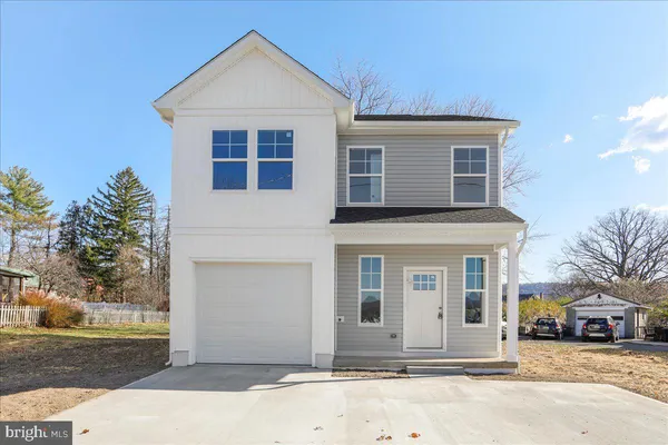 $2,200 | 716 Greenway Avenue, Cumberland, MD 21502