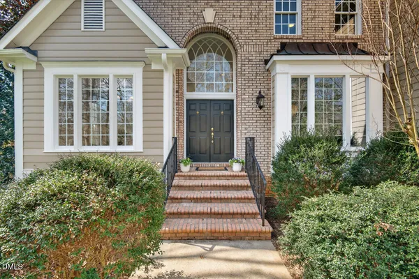 a view of livingroom with furniture and wooden floor