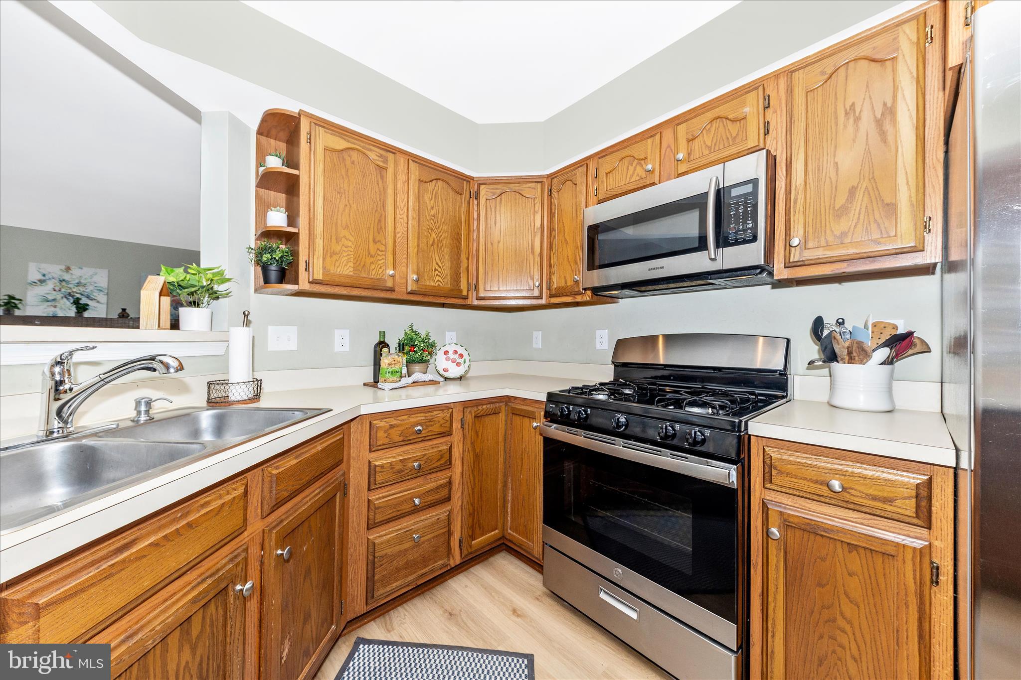 2902 Clovercrest Way Olney, MD 20832 - Photo 14 of 39 Plenty of Cabinet/Counter Space