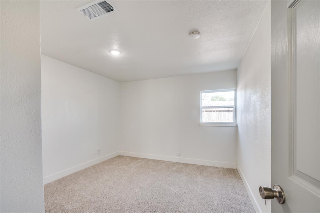 107 McArthur Lane Cleburne, TX 76031 - Photo 16 of 26 an empty room with a window
