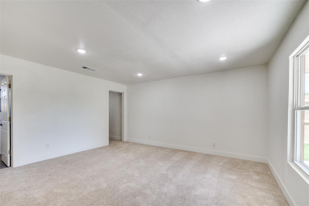 107 McArthur Lane Cleburne, TX 76031 - Photo 20 of 26 an empty room with windows