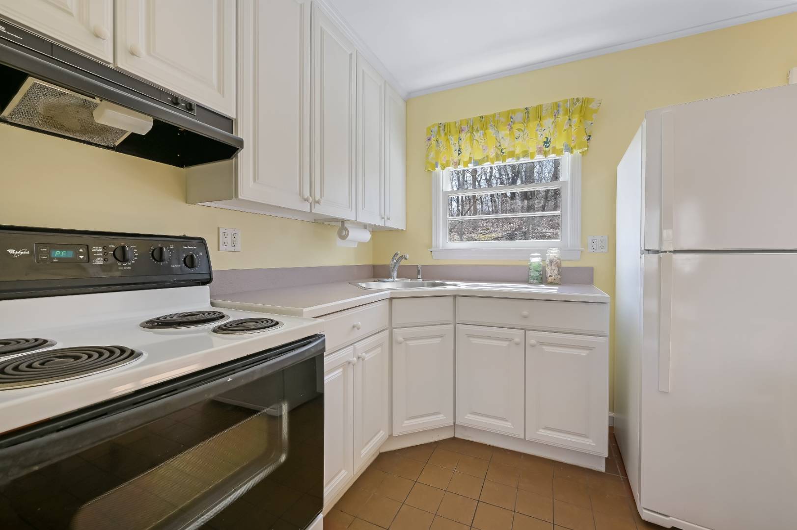 6 West Landing Road Hampton Bays, NY 11946 - Photo 6 of 12 Gallery Image 6