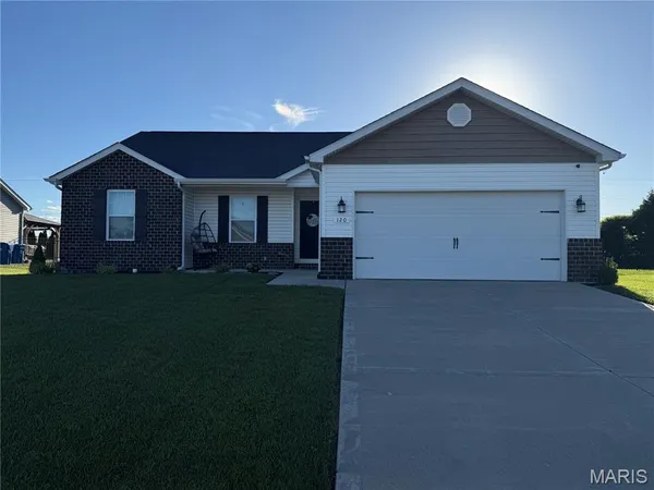 $365,000 | 120 Eisenhower Boulevard, Troy, IL 62294