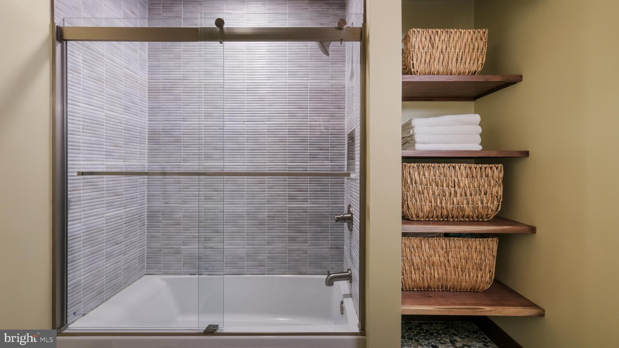 272 Foxchase Lane Doylestown, PA 18901 - Photo 38 of 47 2nd Floor Bathroom