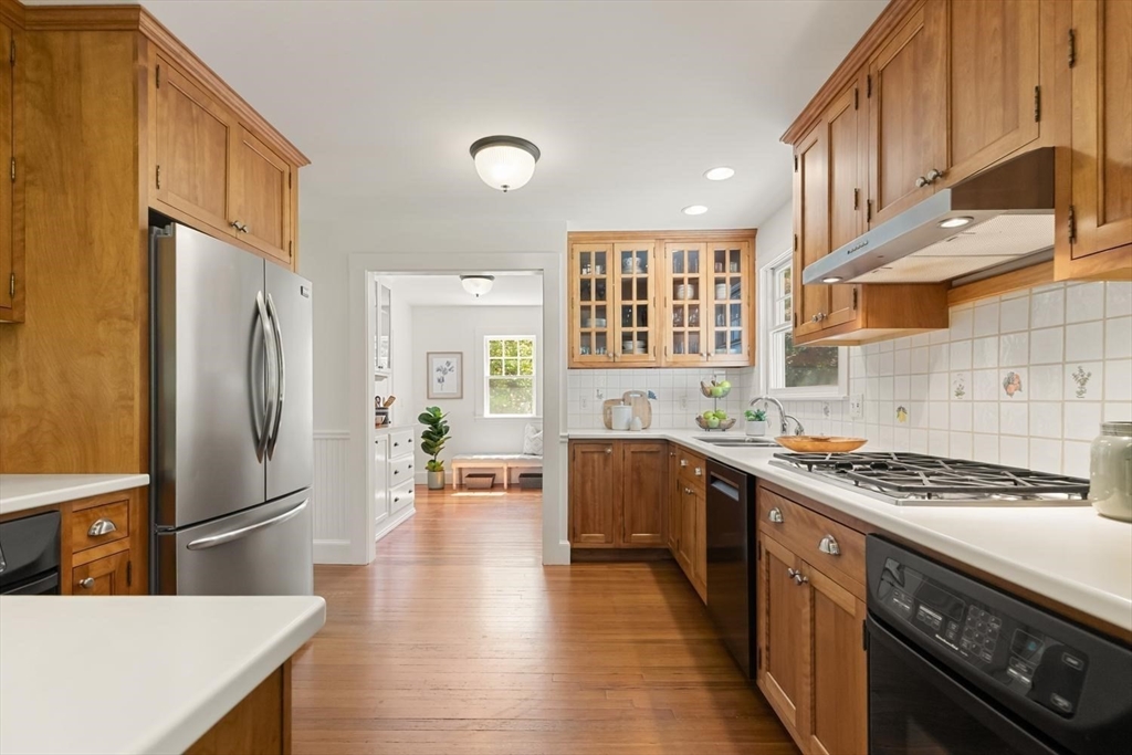 9 Wilson Street Winchester, MA 01890 - Photo 15 of 38