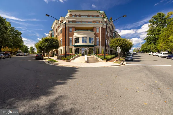 $1,000,000 | 1450 Emerson Avenue, Unit G044, McLean, VA 22101