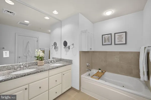 $1,000,000 | 1450 Emerson Avenue, Unit G044, McLean, VA 22101