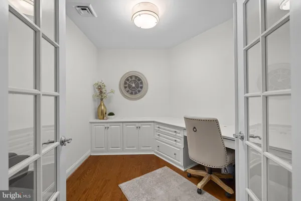 $1,000,000 | 1450 Emerson Avenue, Unit G044, McLean, VA 22101