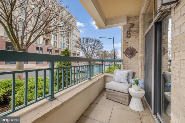 $1,000,000 | 1450 Emerson Avenue, Unit G044, McLean, VA 22101