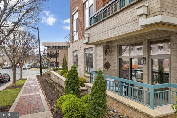 $1,000,000 | 1450 Emerson Avenue, Unit G044, McLean, VA 22101