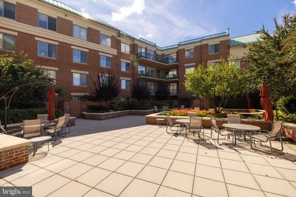 $1,000,000 | 1450 Emerson Avenue, Unit G044, McLean, VA 22101