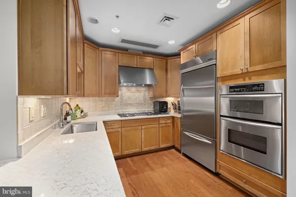 $1,000,000 | 1450 Emerson Avenue, Unit G044, McLean, VA 22101