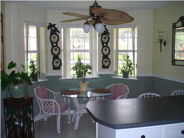 600 Copper Ridge Drive Cantonment, FL 32533 - Photo 3 of 22 Kitchen & breakfast area with bay window face backyard.