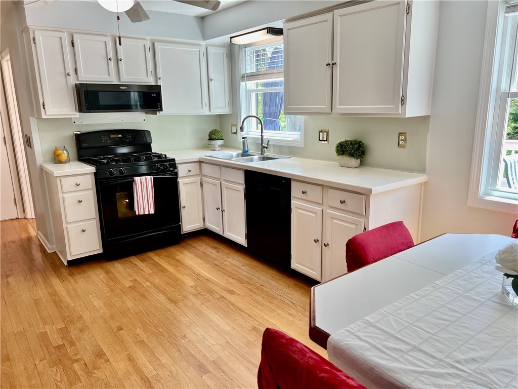 68 Fox Run Cranston, RI 02921 - Photo 3 of 50