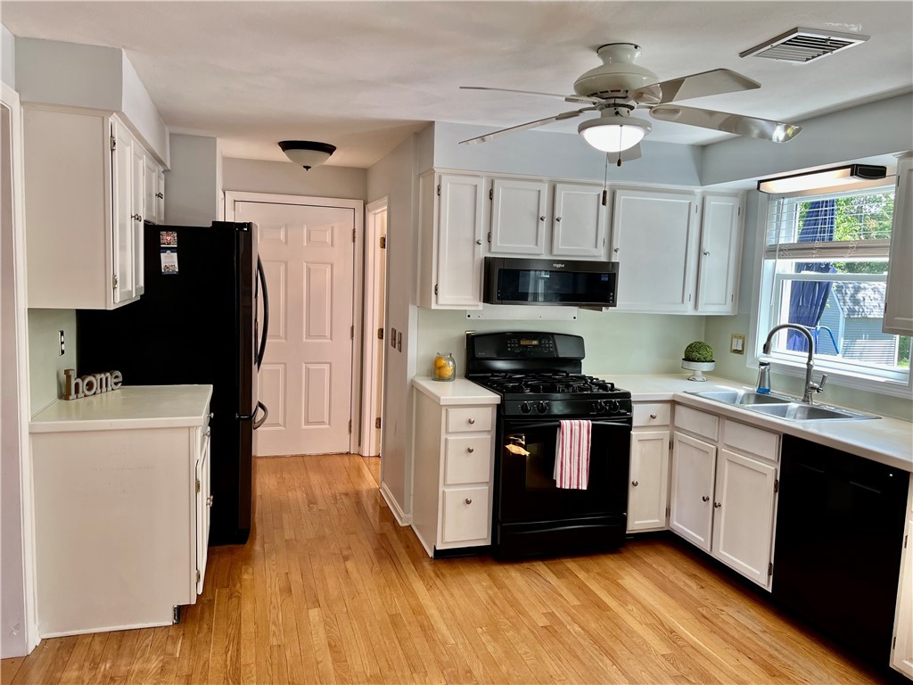 68 Fox Run Cranston, RI 02921 - Photo 4 of 50