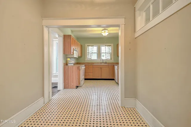 $249,000 | 1009 Lawrence Avenue, Bristol, VA 24201