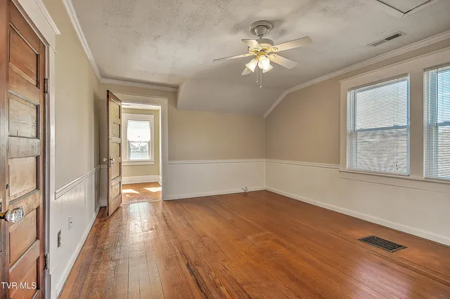 $249,000 | 1009 Lawrence Avenue, Bristol, VA 24201