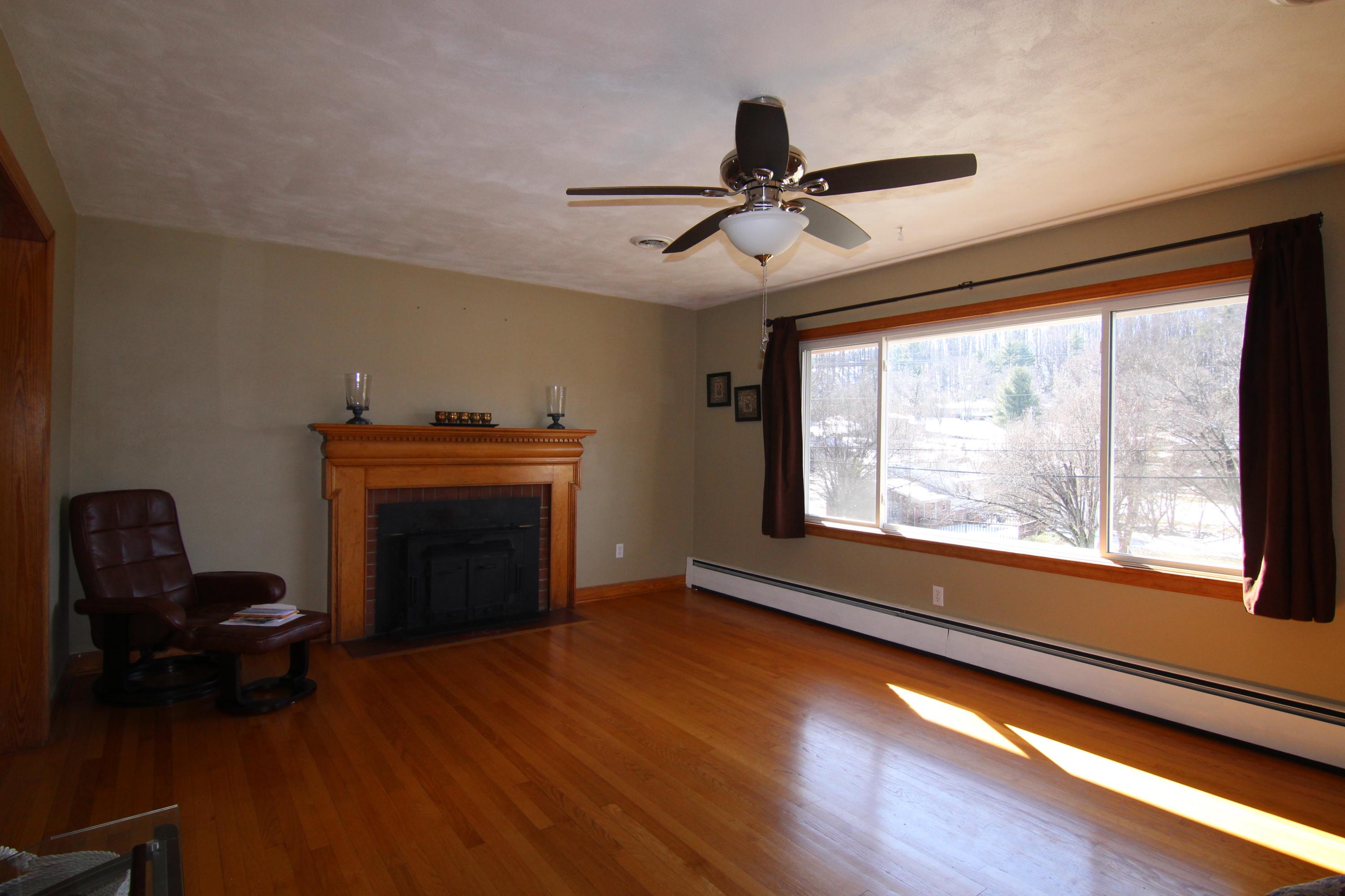 5608 Merriman Road Roanoke, VA 24018 - Photo 5 of 40 IMG_1242