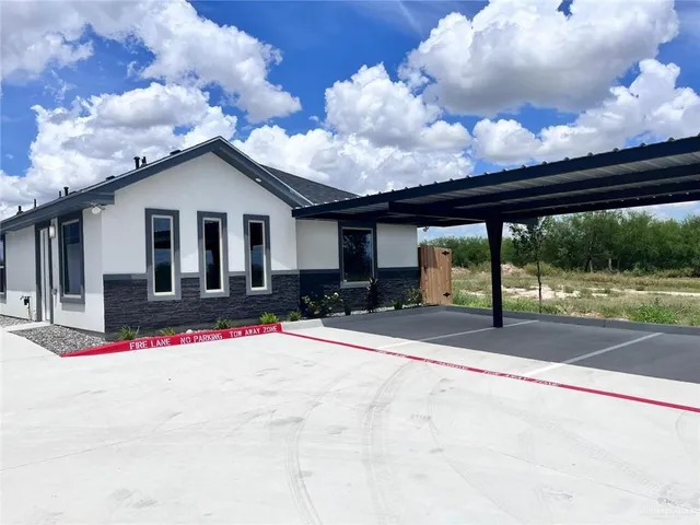 a view of a house with backyard and porch