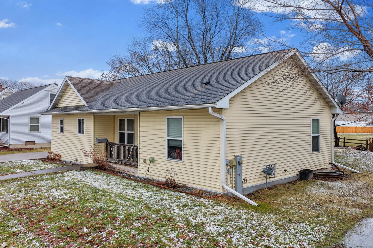 867 Plank Road Menasha, WI 54952 - Photo 2 of 33