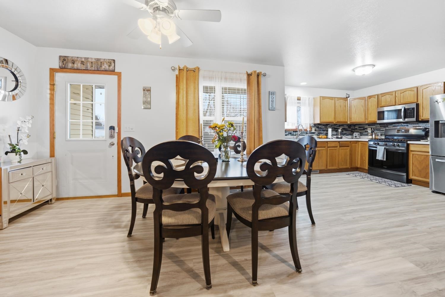 867 Plank Road Menasha, WI 54952 - Photo 4 of 33