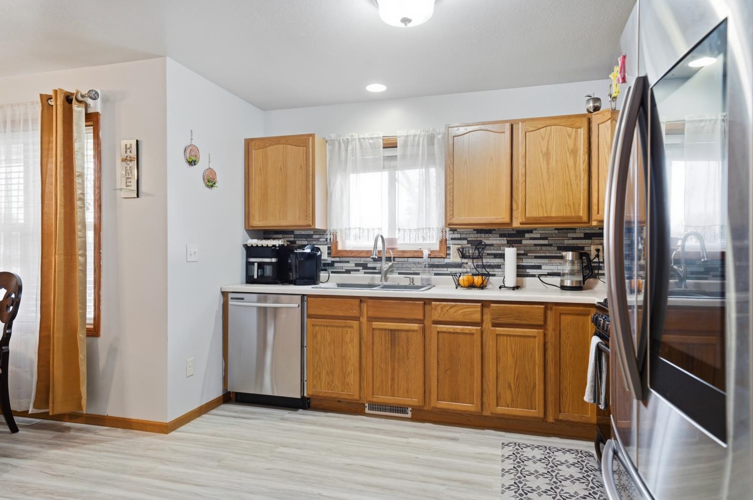 867 Plank Road Menasha, WI 54952 - Photo 6 of 33