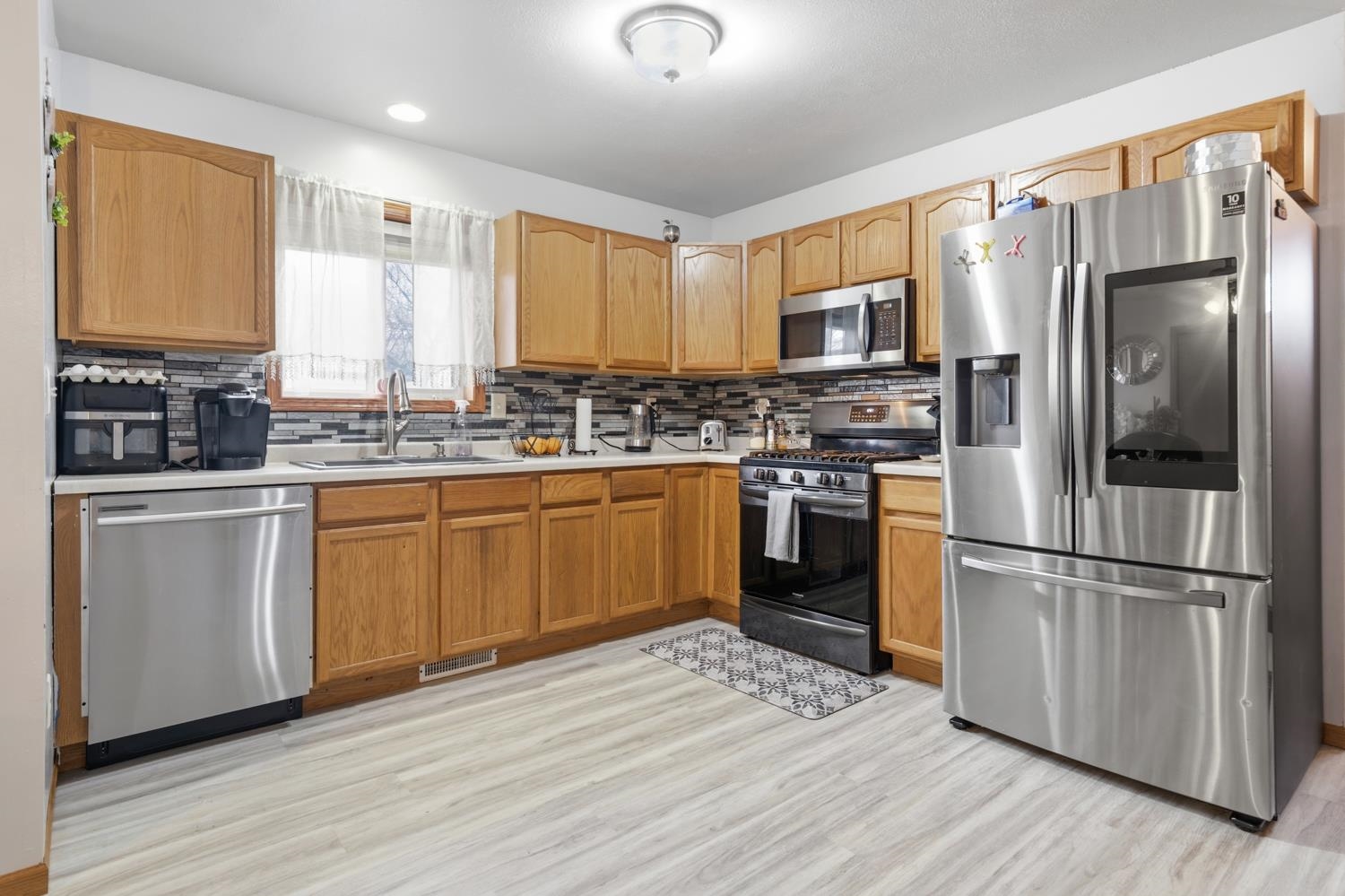 867 Plank Road Menasha, WI 54952 - Photo 7 of 33