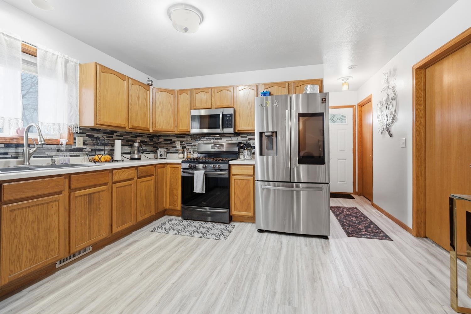 867 Plank Road Menasha, WI 54952 - Photo 8 of 33