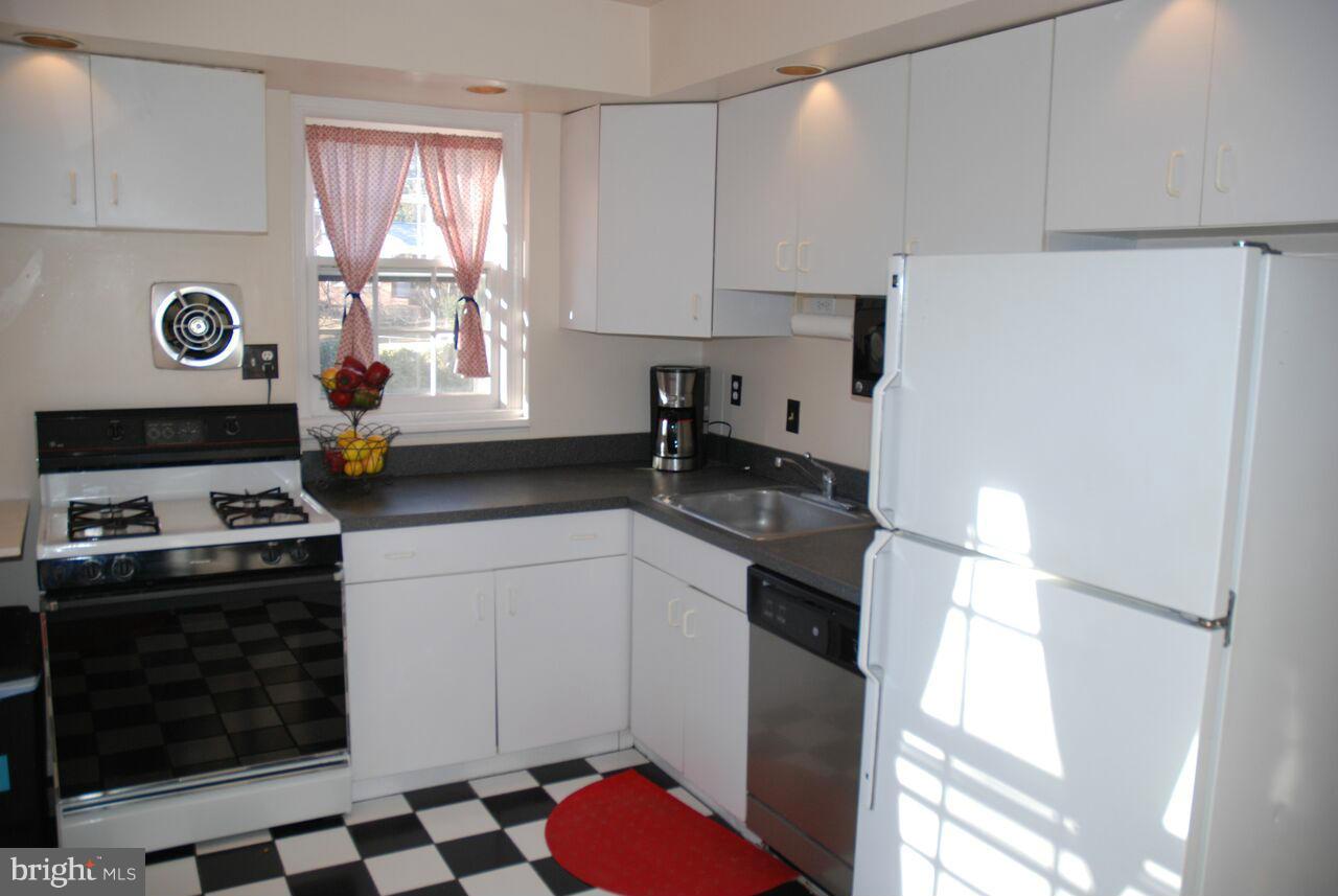 3500 Anderson Road Kensington, MD 20895 - Photo 7 of 20 Kitchen