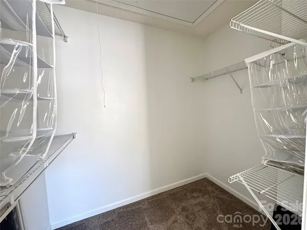 a view of utility room