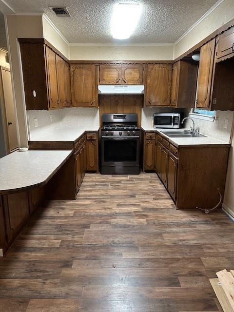 209 School Street Blue Ridge, TX 75424 - Photo 5 of 9 a kitchen with granite countertop a stove and cabinets