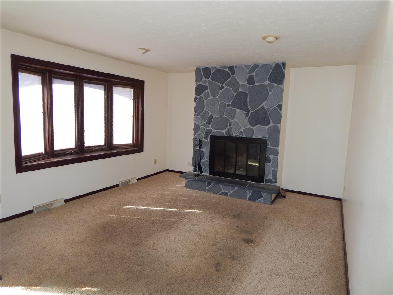 6773 Shirland Road Rockton, IL 61072 - Photo 8 of 25 Gallery Image 8