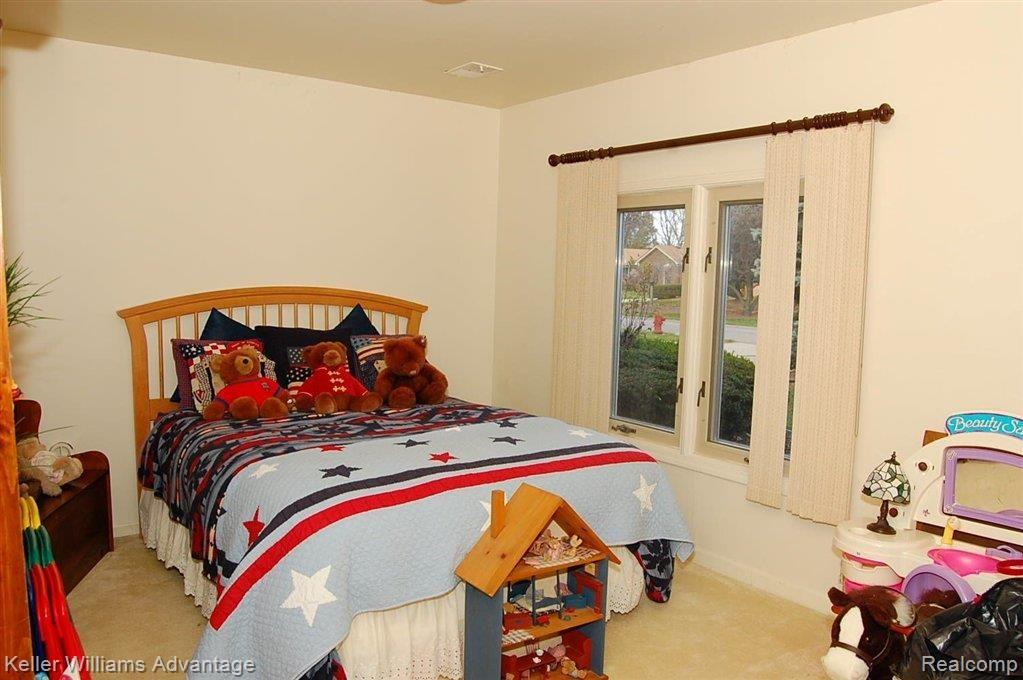 35231 Lancashire Road Livonia, MI 48152 - Photo 12 of 21 BEDROOM