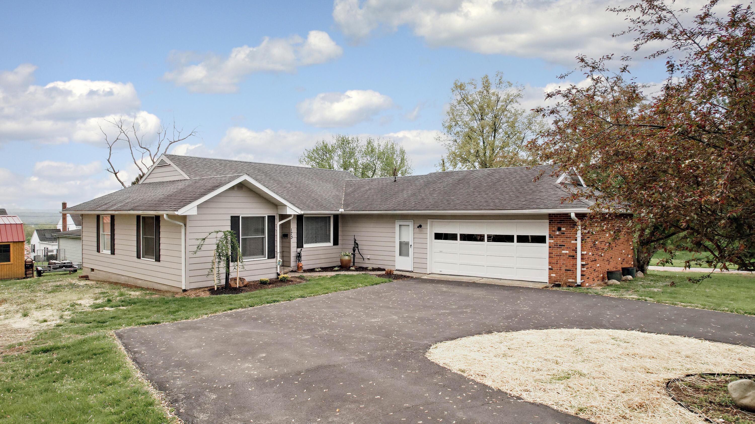 173 Sunbury Road Chillicothe, OH 45601 - Photo 2 of 59 002