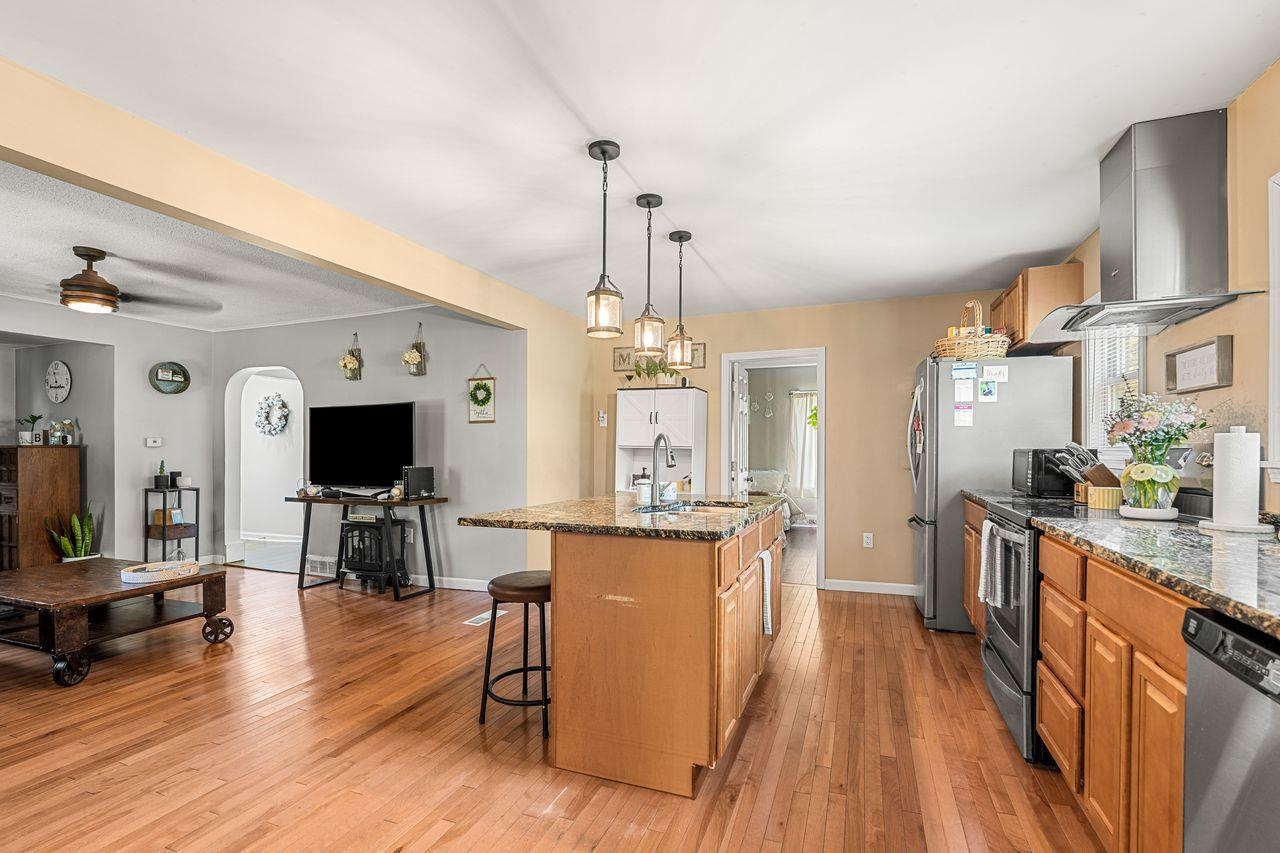 110 Robinson Street Manchester, NH 03104 - Photo 3 of 23 Gallery Image 3